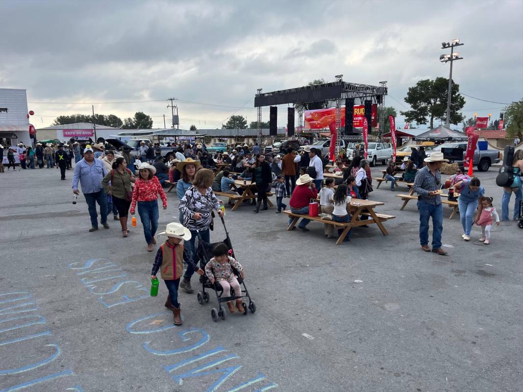 $!Las familias saltillenses acudieron en buen número a presenciar las actividades.