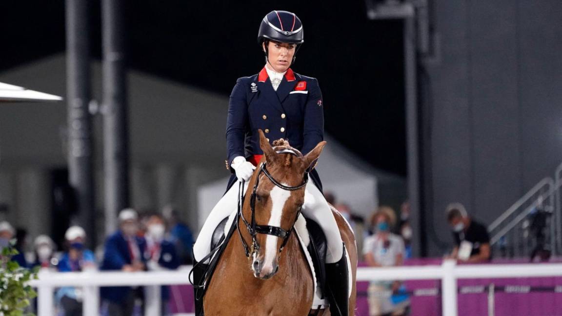 Exhiben y expulsan a Charlotte Dujardin de los Juegos Olímpicos por maltrato animal