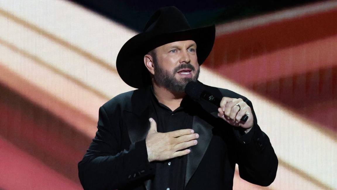 El astro de la música country Garth Brooks es acusado de agresión sexual en una demanda civil