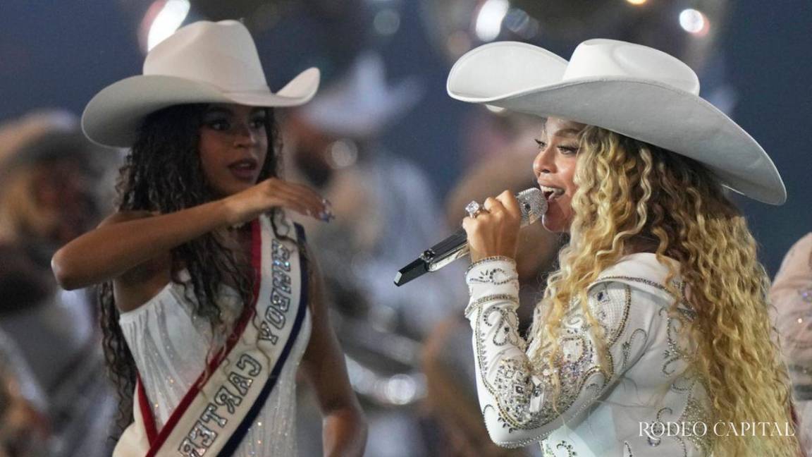 Beyoncé ofrece homenaje al oeste y al rodeo en el primer show del medio tiempo de la NFL en Navidad