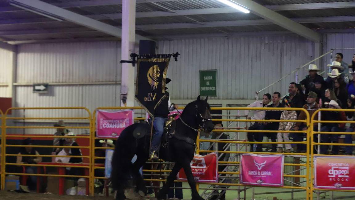 Realizan emocionante espectáculo de caballos de alta escuela en el marco del Rodeo Saltillo Expogan &amp; Fest