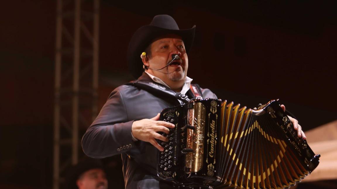 Pesado pone la fiesta en la ceremonia del Grito en Ramos Arizpe