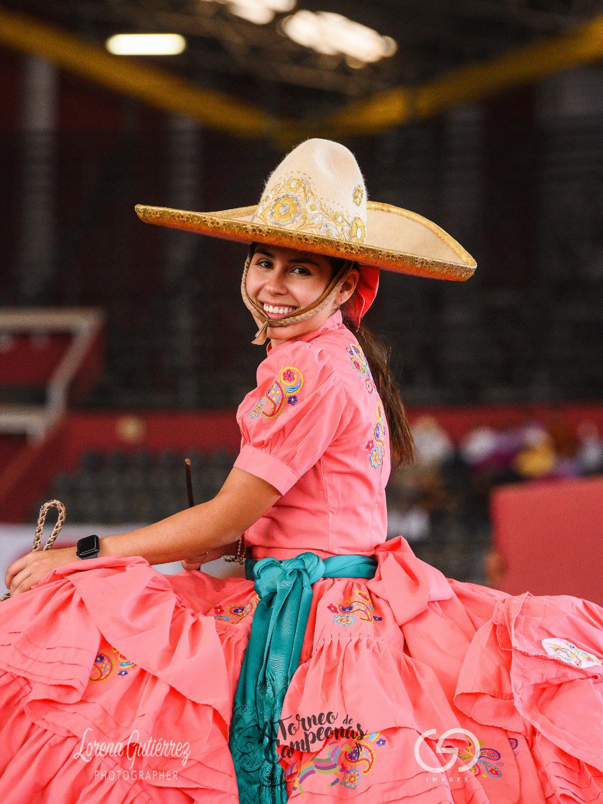 $!Rebeca sueña con convertirse en escaramuza campeona nacional.