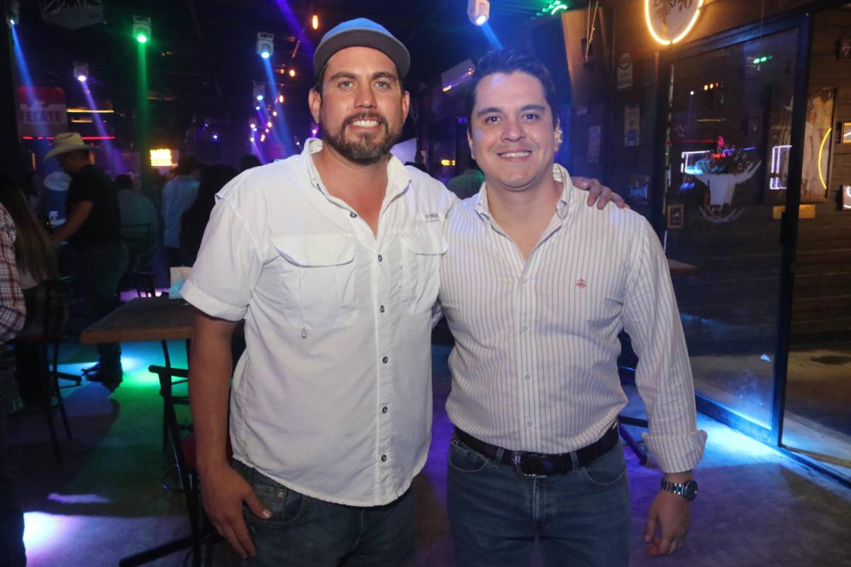 $!Dueños del bar Oklahoma, Rodolfo Riojas y Diego Álvarez.