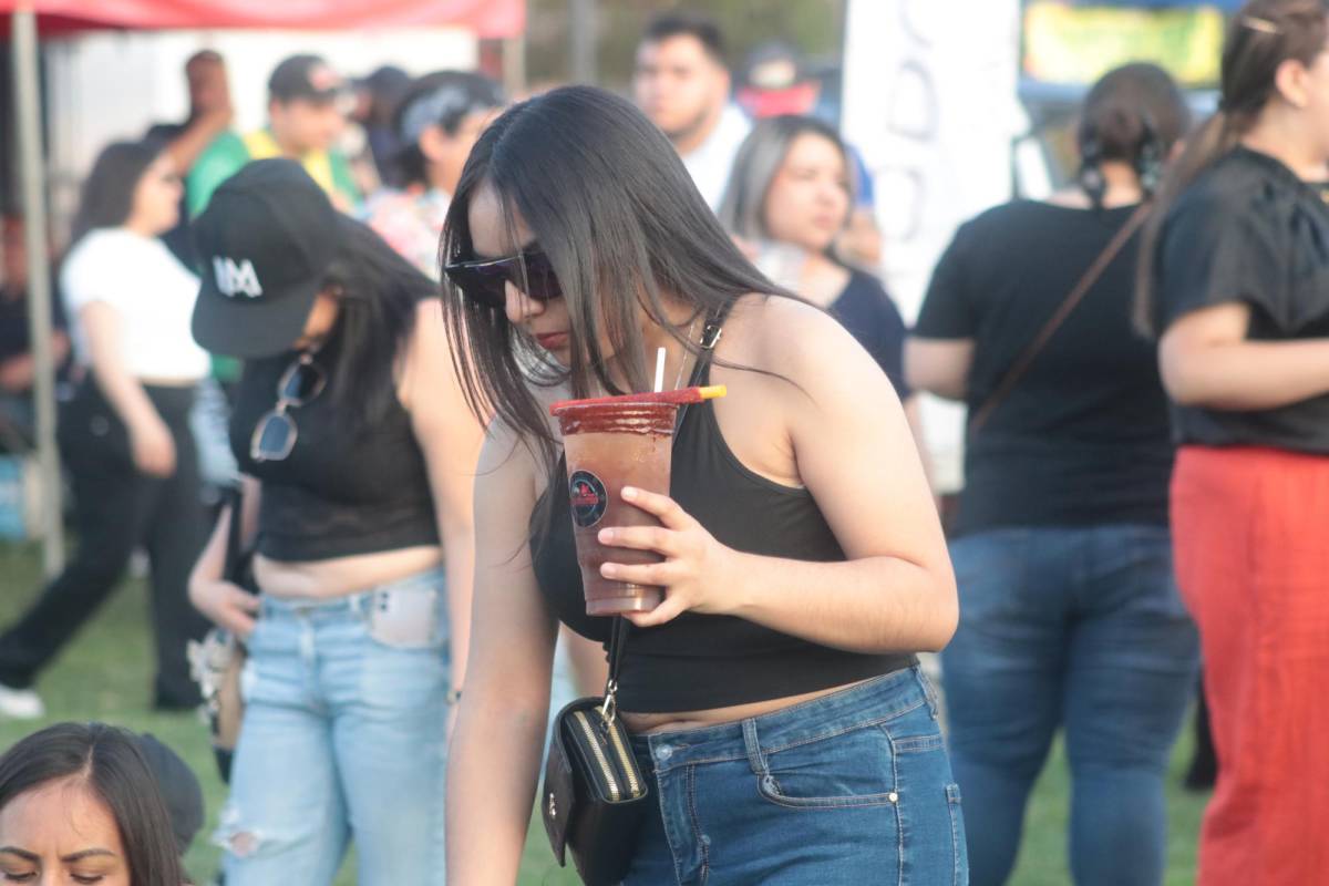 $!Los y las asistentes se tomaron sus micheladas mientras disfrutaban de shows de música.