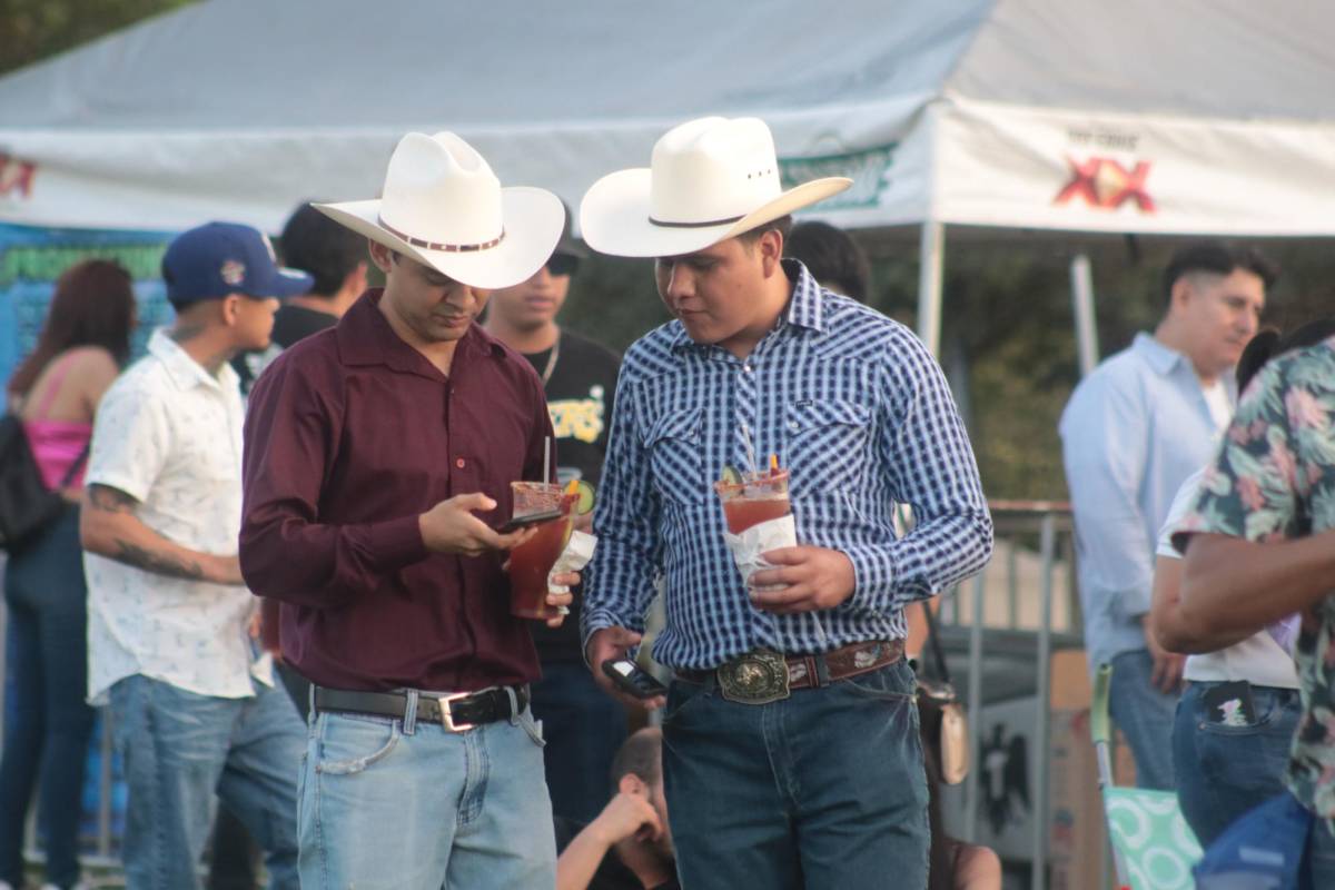 $!Micheladas desde “las más clásicas” hasta las más “exóticas”, estuvieron presentes.