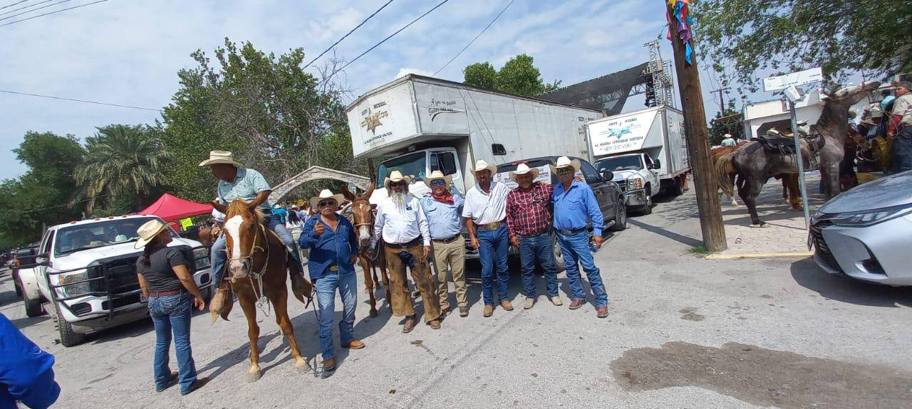 $!Coahuilenses de localidades como Monclova, Frontera, Candela, San Buenaventura, Abasolo entre otros, asistieron a la ya tradicional cabalgata.