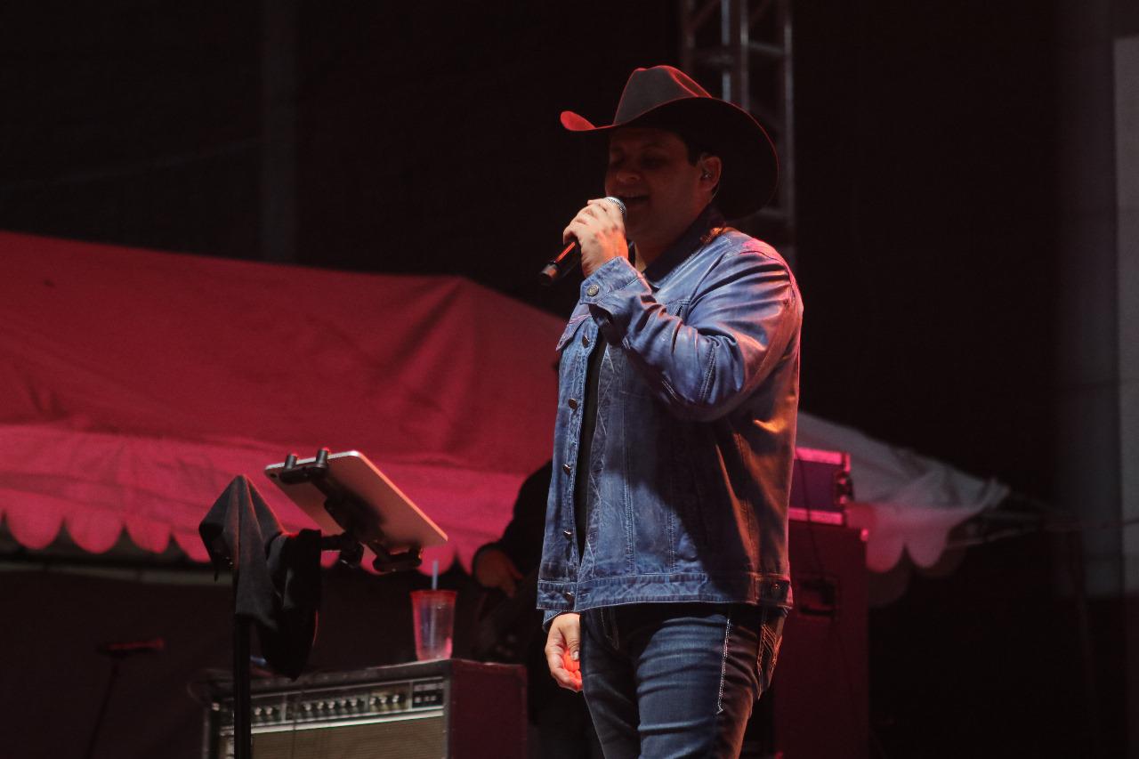 $!La noche en la que Low Country y Martín Molina se adueñaron de la Feria Saltillo