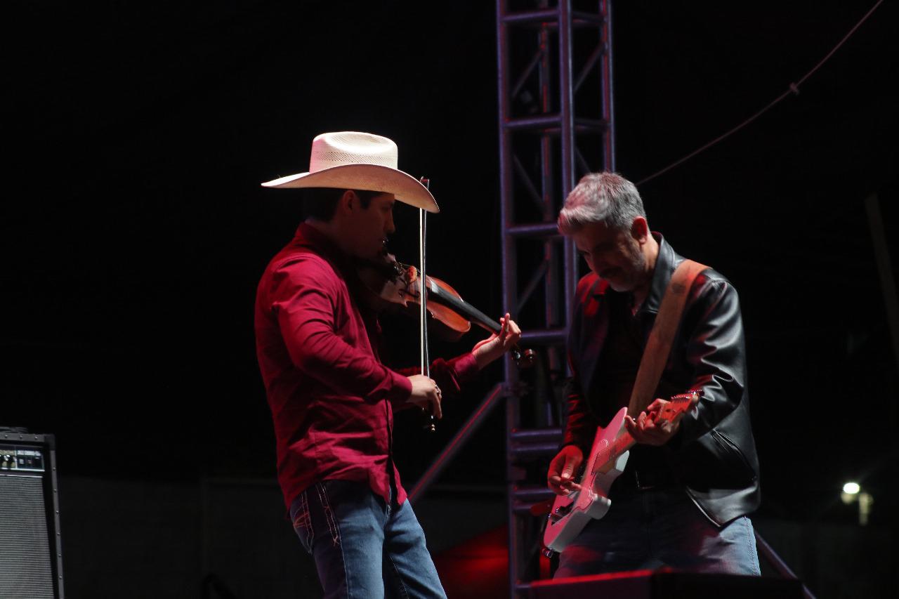 $!La noche en la que Low Country y Martín Molina se adueñaron de la Feria Saltillo