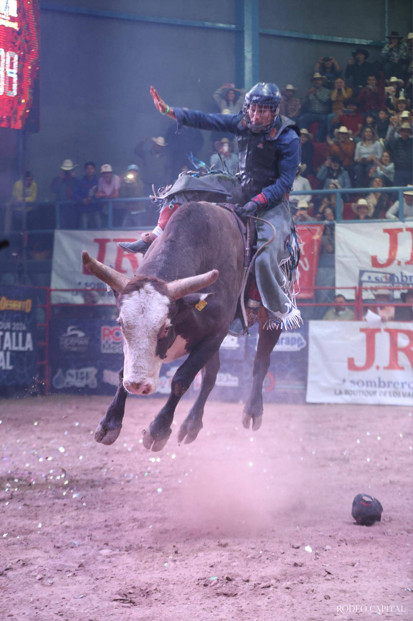 $!Rodeo del Desierto tiene campeón indiscutible: el regiomontano Edgar Salazar conquista a Catbird