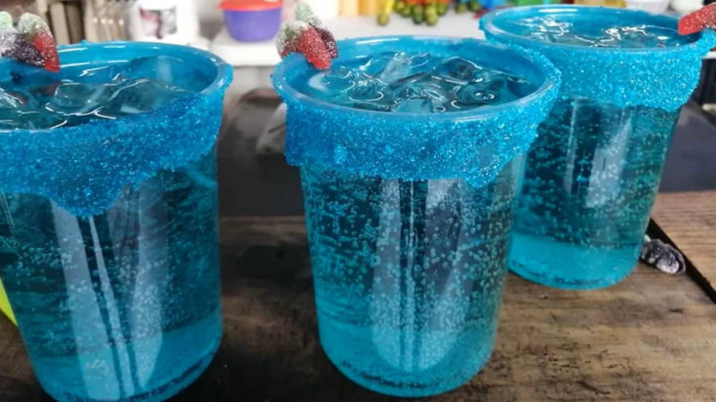 $!El ISSSTE hizo un llamado a evitar el consumo excesivo de estas bebidas, debido a su alto grado de azúcar y la combinación de bebida energizante con alcohol.