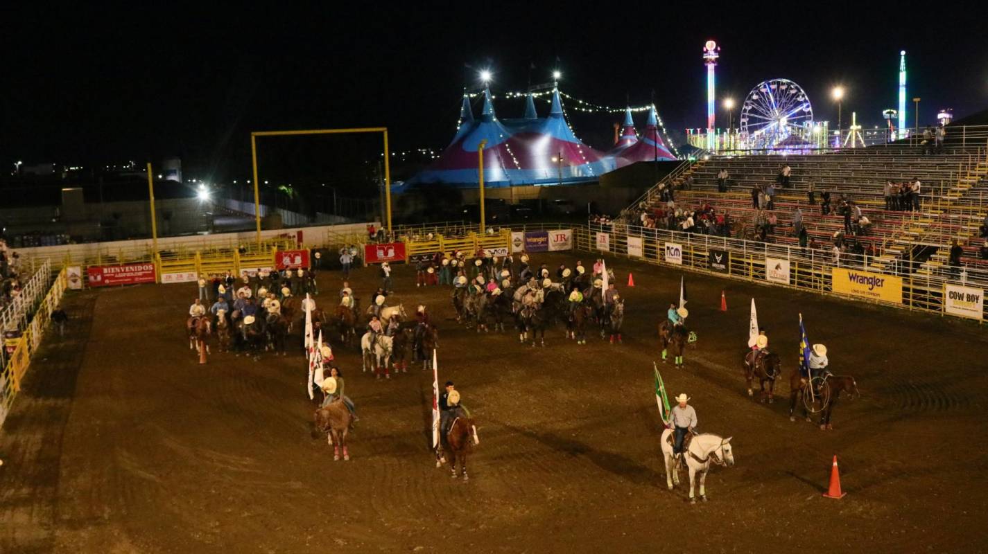 $!La fiesta de la Semifinal inició ya caída la noche a las 8:00 p. m.