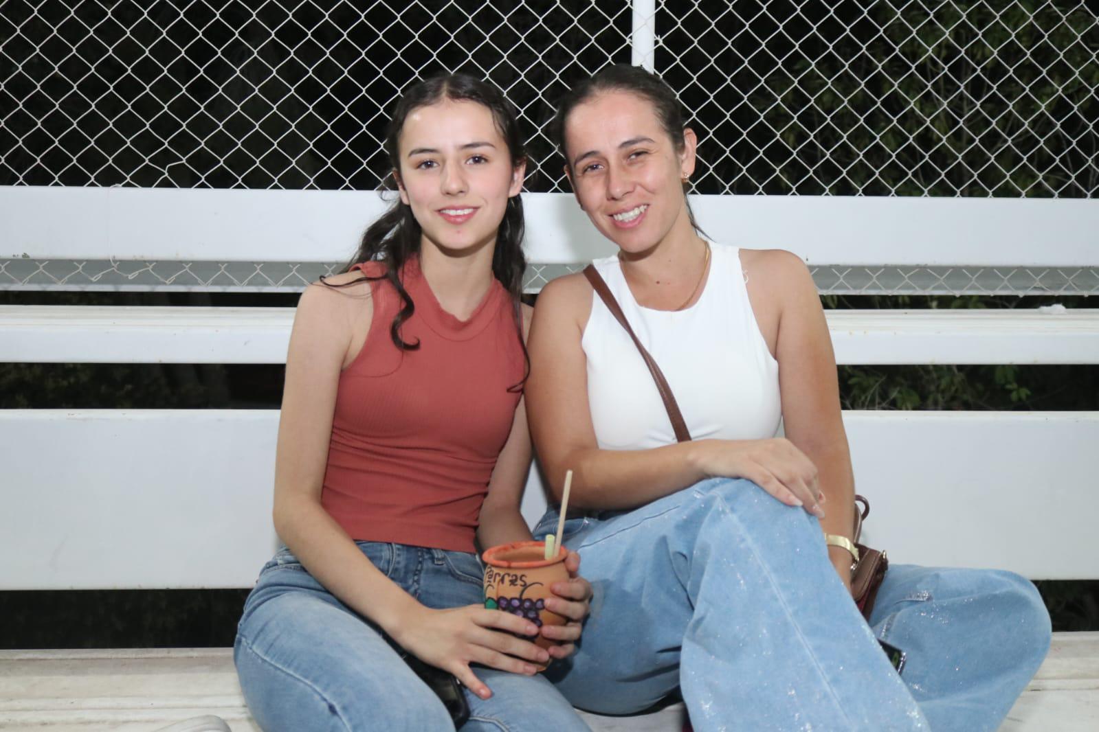 $!María de la Cruz y Ariadna Barragán.