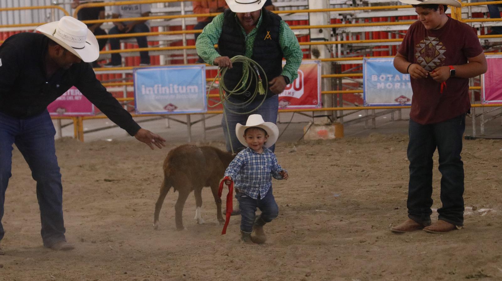 $!Lo que menos demostraron los más chiquititos es miedo al entrar a la arena.