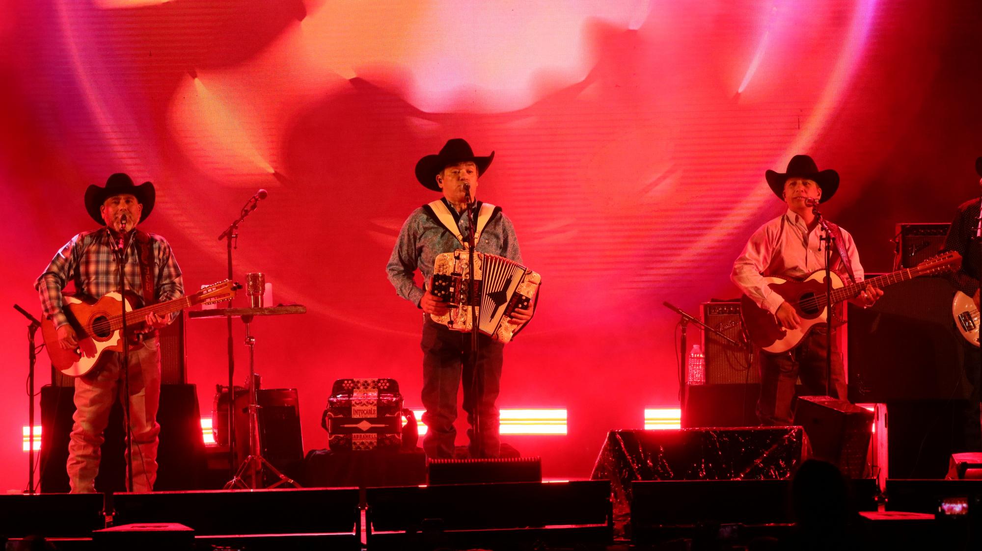 $!Saltillo da el grito con Intocable y su gran presentación en las fiestas patrias