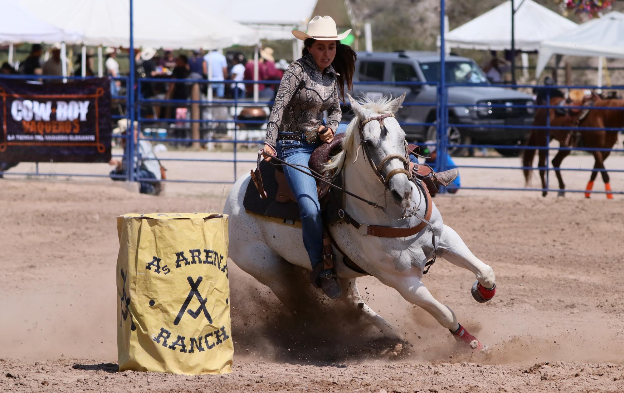 $!Vaqueras toman el protagonismo en Rodeo Artega Ribeye Fest 2024