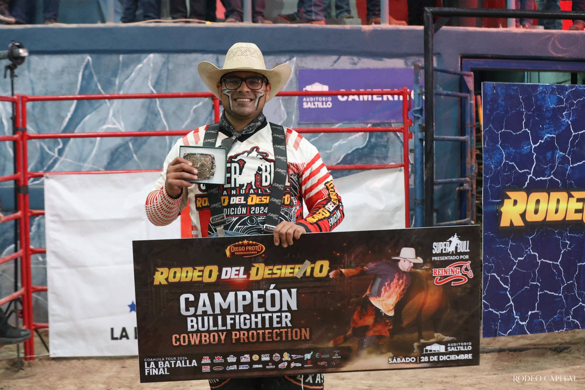 $!Rodeo del Desierto tiene campeón indiscutible: el regiomontano Edgar Salazar conquista a Catbird