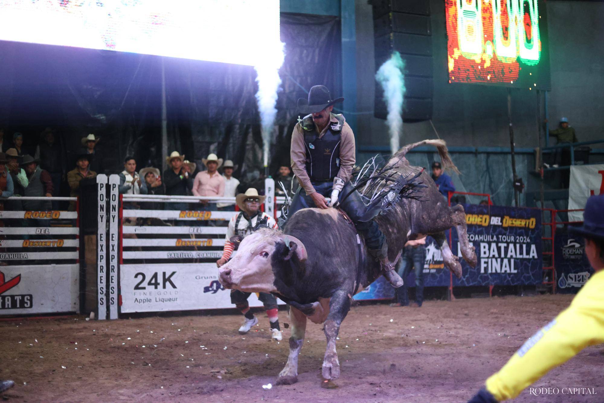 $!Alonso Alcalá consiguió un 84.5 en su primer toro.