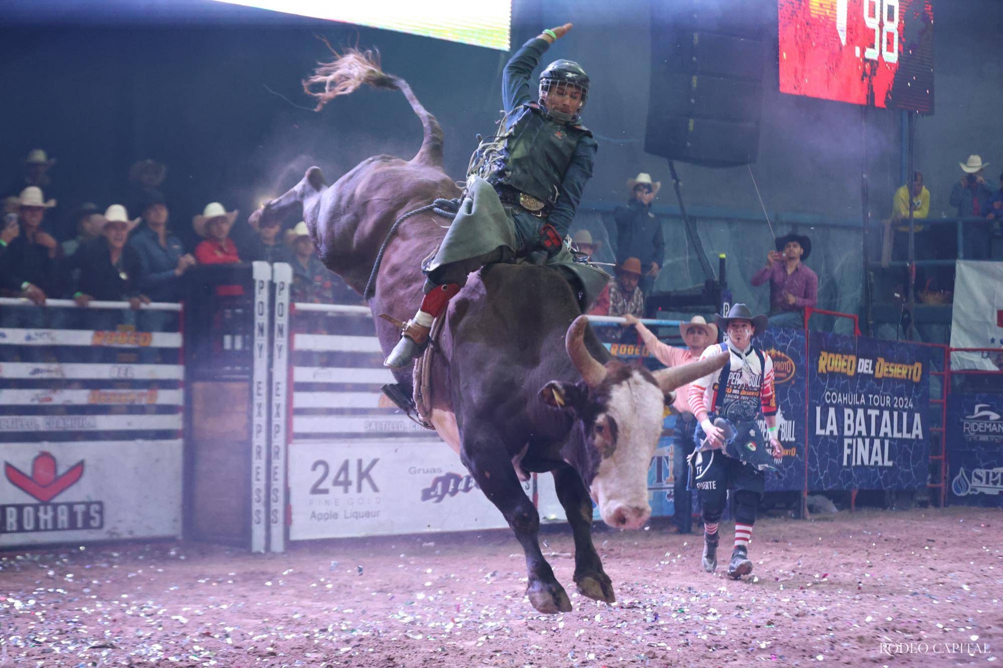 $!Rodeo del Desierto tiene campeón indiscutible: el regiomontano Edgar Salazar conquista a Catbird