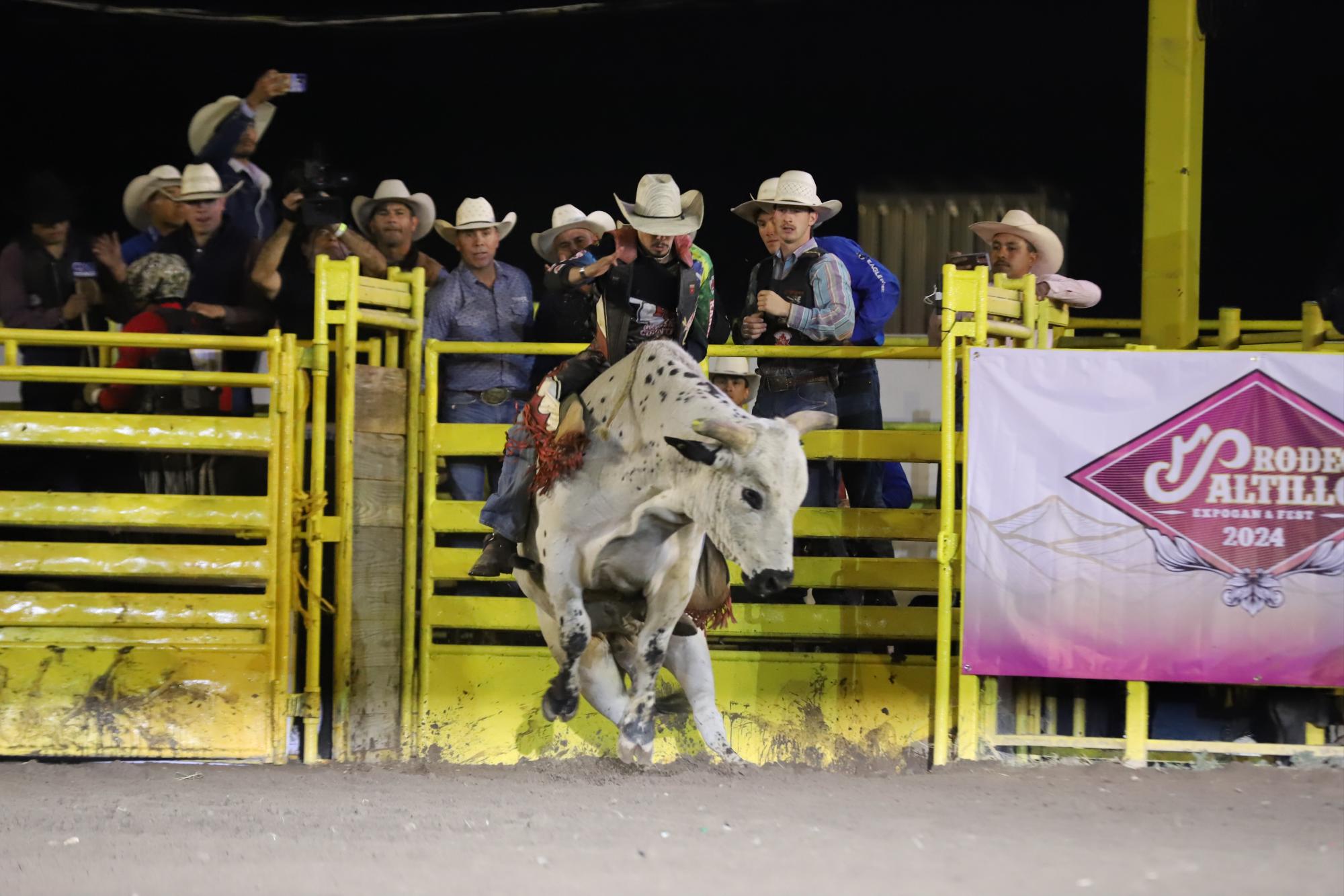 $!Superbull Internacional 2024, corona a dos vaqueros: México y Brasil se llevan la hebilla