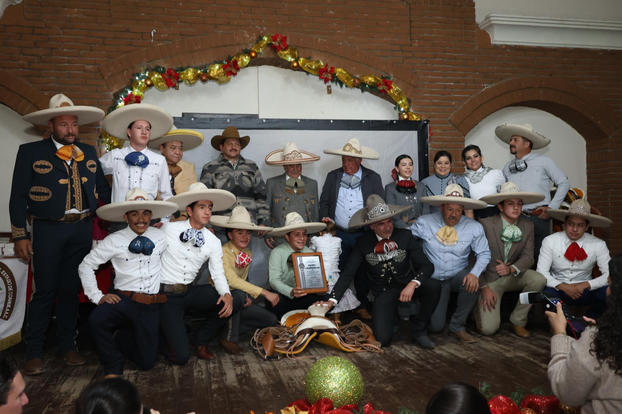 $!Unión de Asociaciones de Charros del Estado de Coahuila cierra el año con reconocimientos y una gran fiesta