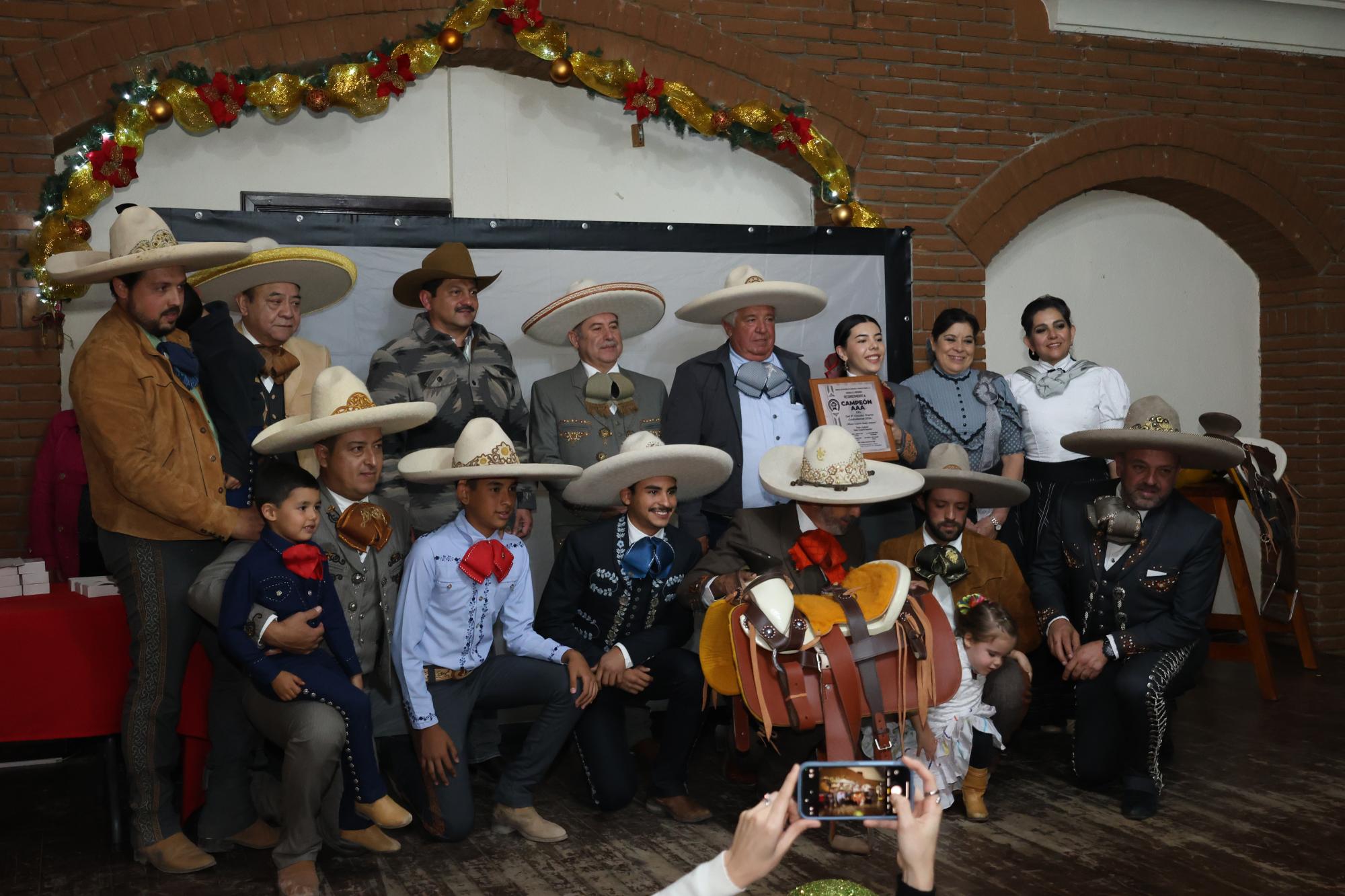 $!Unión de Asociaciones de Charros del Estado de Coahuila cierra el año con reconocimientos y una gran fiesta