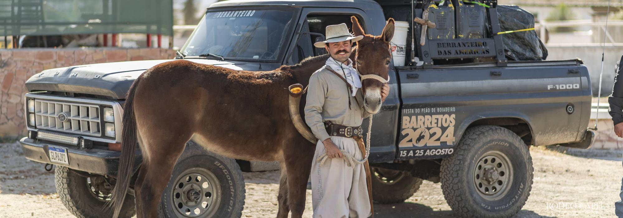 Desde Texas hasta Brasil ¡En mula!: Así es la travesía de Pedro Henrique, el tropeiro errante