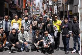 Aunque emocionaron a la gente de las calles de Japón, al tocar sin permiso, fueron retirados de la vía pública.