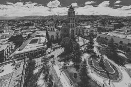 Archivo.- Fotografía aérea de la Catedral de Santiago, Plaza de Armas, Casino de Saltillo y calles aledañas.