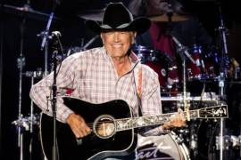 Este sábado George Strait se presentó en el Kyle Field de Texas A&amp;M superando el récord de asistencia que tenía Grateful Dead.