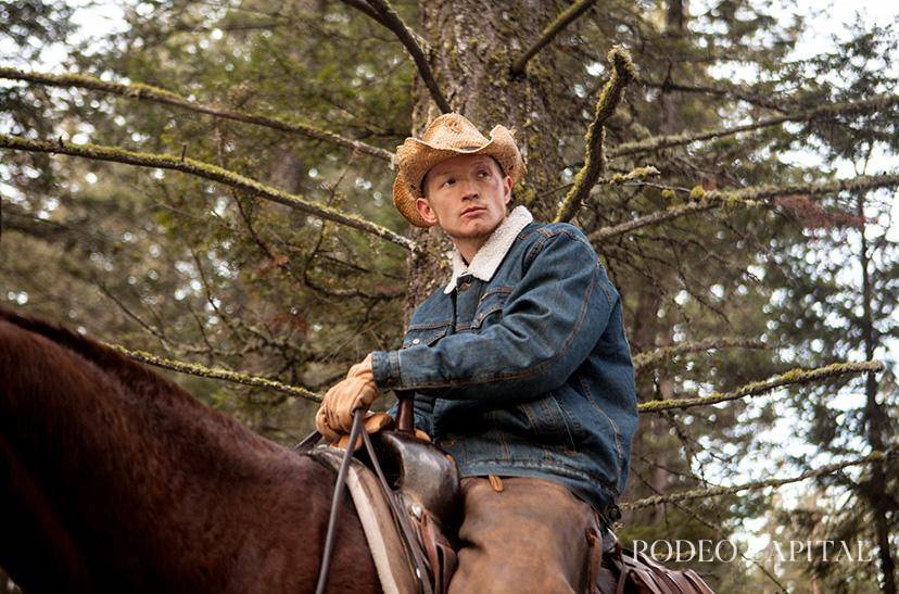 $!Jefferson White -como su personaje Jimmy Hurdstrom- era un recién llegado al mundo del caballo. El ‘cowboy camp’ lo familiarizó con los caballos y, a lo largo de la serie, él -y Jimmy- aprendieron a montar juntos.