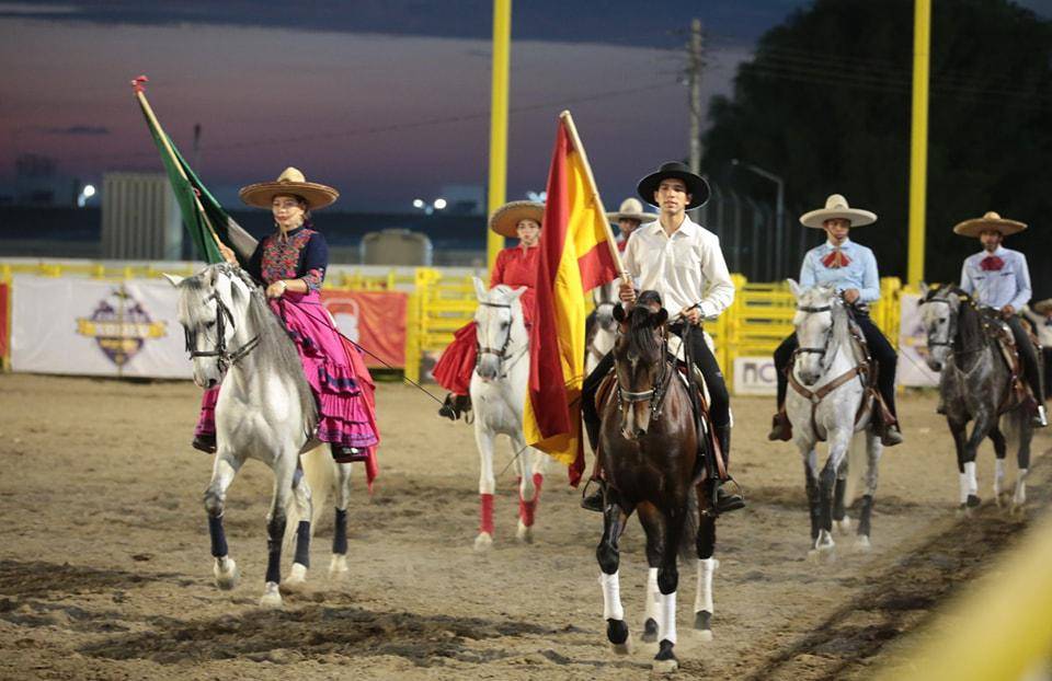 $!En una de las presentaciones, se representó la unión de la cultura española y la mexicana.