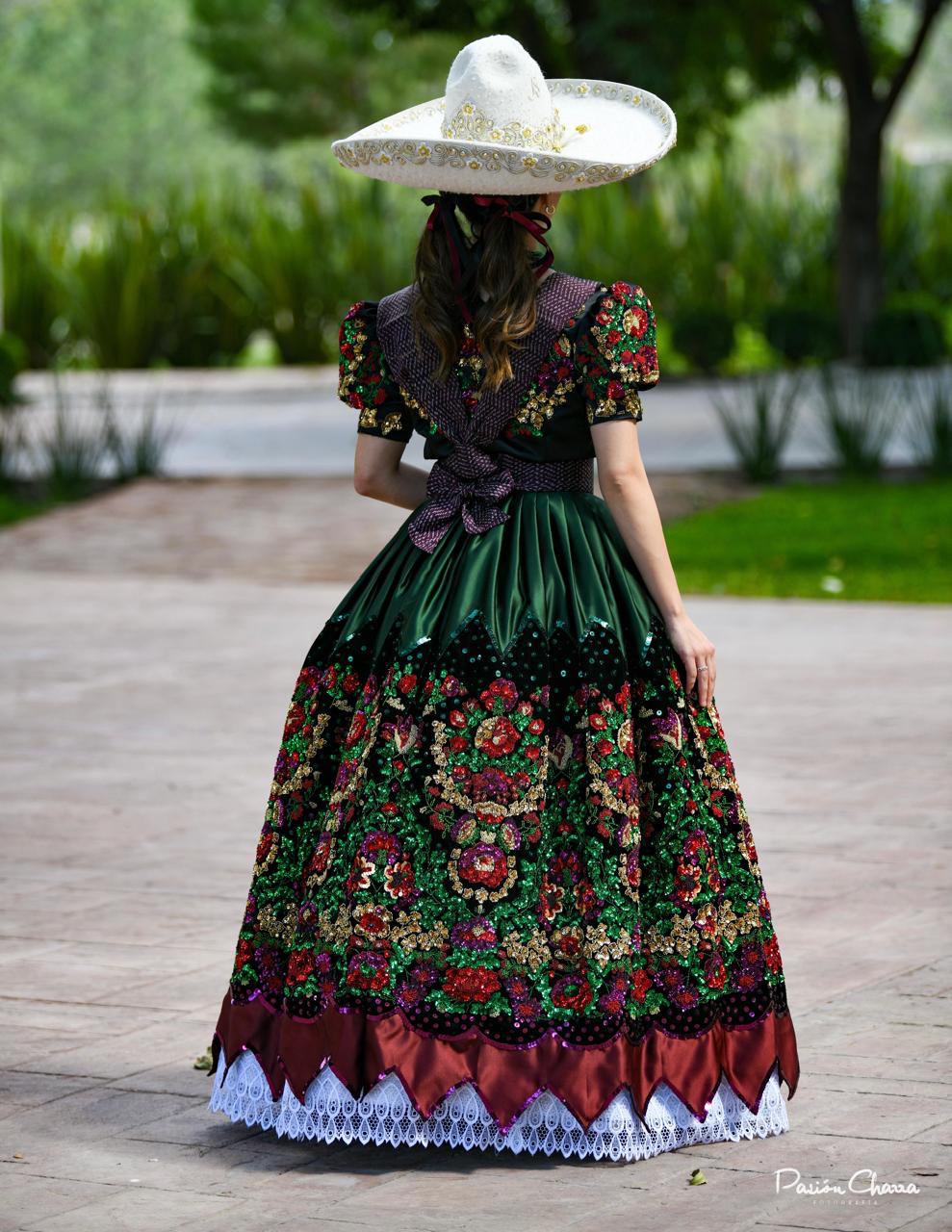 $!Anna Sofia Valdés Blanco actual reina de Escaramuzas en la Unión de Asociación de Charros del Estado de Coahuila.